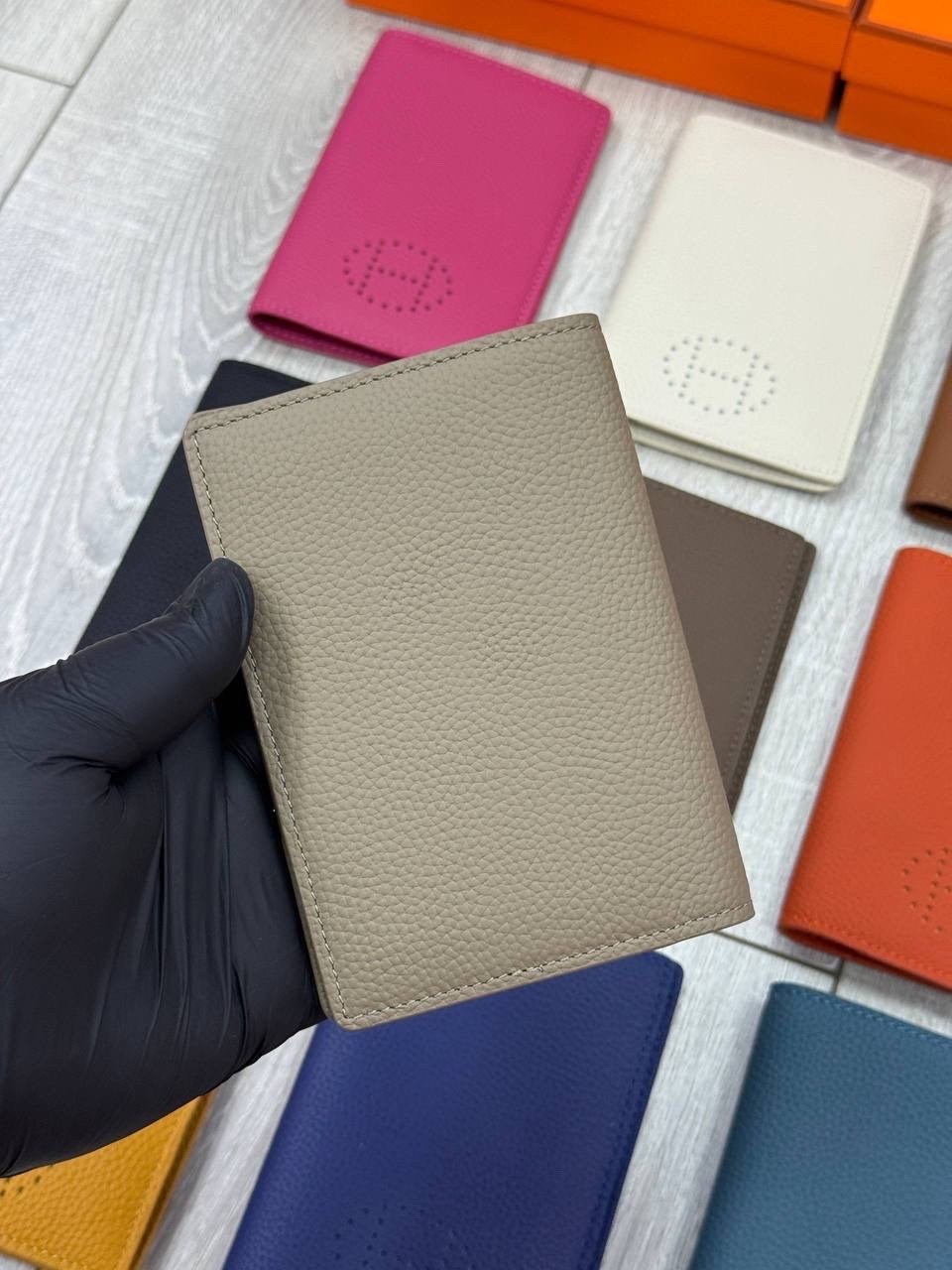 hermes обложка для паспорта,кошелек hermes,обложка для паспорта из натуральной кожи,обложка для паспорта louis vuitton,кожаная обложка на паспорт
