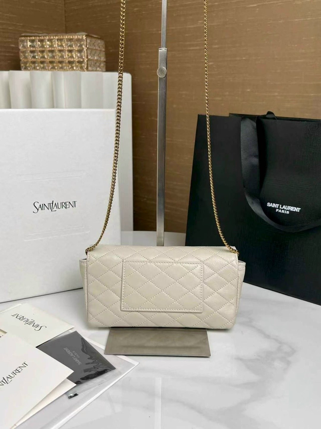 сумка с цепочкой,cумка saint laurent,yves saint laurent сумка,сумка на плечо saint laurent,клатч