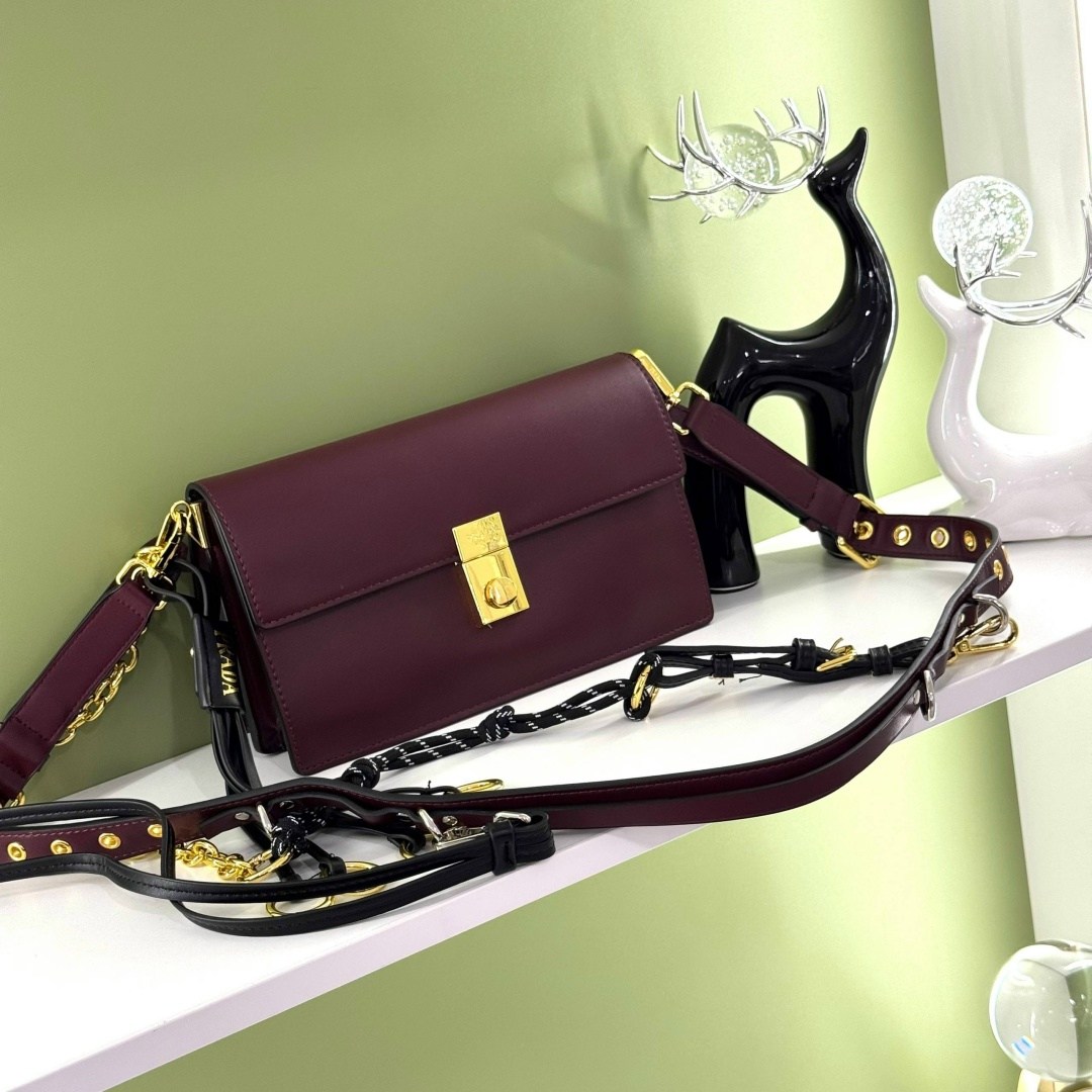 брендовые сумочки,сумка,сумка женская,сумка бордовая,клатч