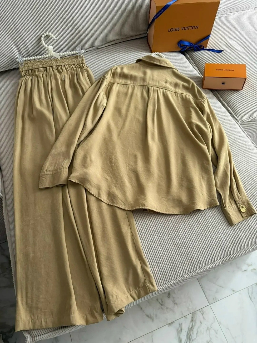 костюм с брюками,брючный костюм,костюм повседневный,костюм бежевый,велюровый костюм