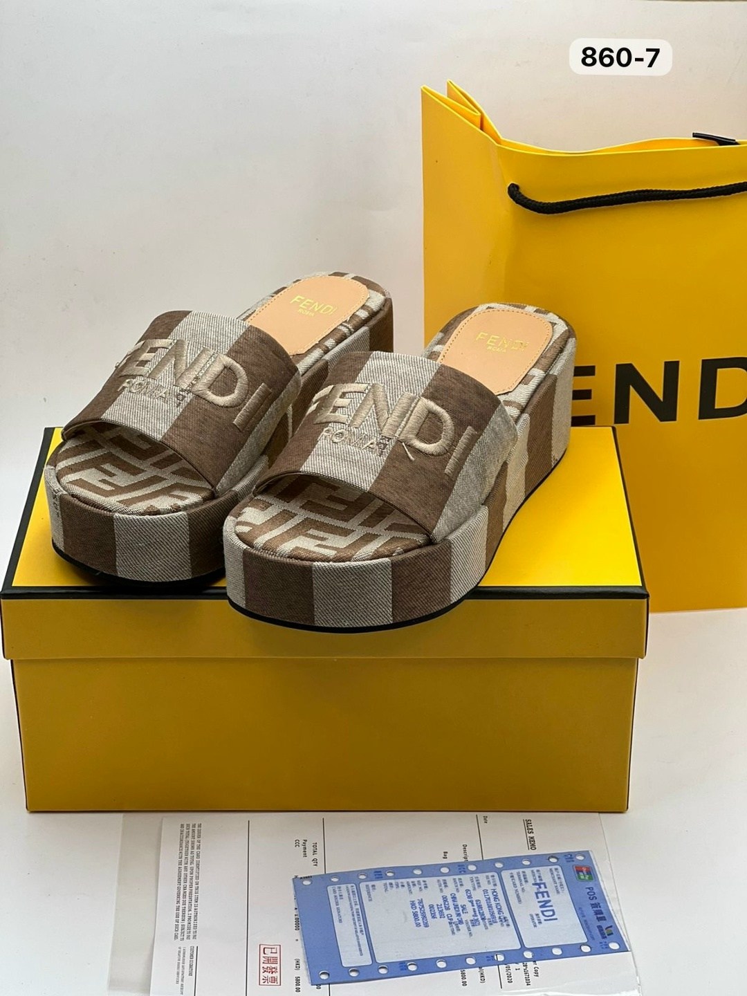шлепки фенди,шлепанцы fendi,шлепанцы женские,шлепанцы женские fendi,