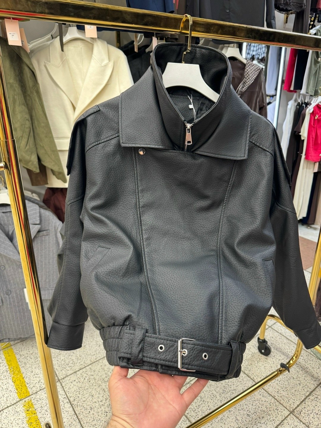 кожанка косуха женская оверсайз,кожаная куртка косуха женская,куртка косуха кожаная,куртка женская косуха,косуха женская куртка кожаная оверсайз