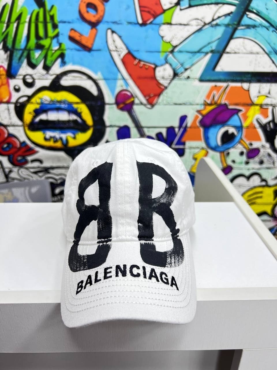 бейсболка balenciaga,кепка balenciaga,белая кепка баленсиага,кепка баленсиага,бейсболка баленсиага