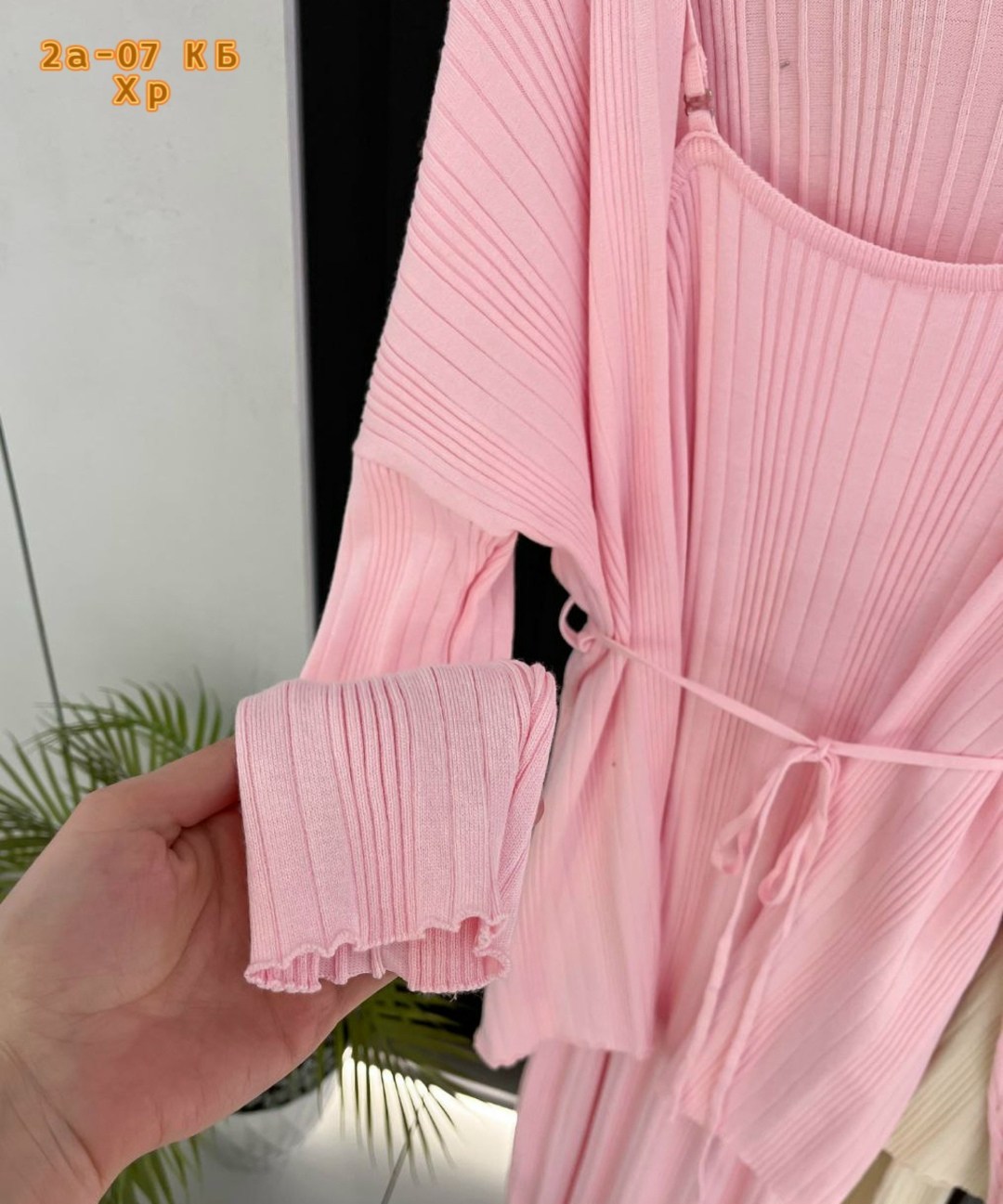 трикотажное платье,стильное платье,вязаное платье,женское трикотажное платье средней длины,розовое платье