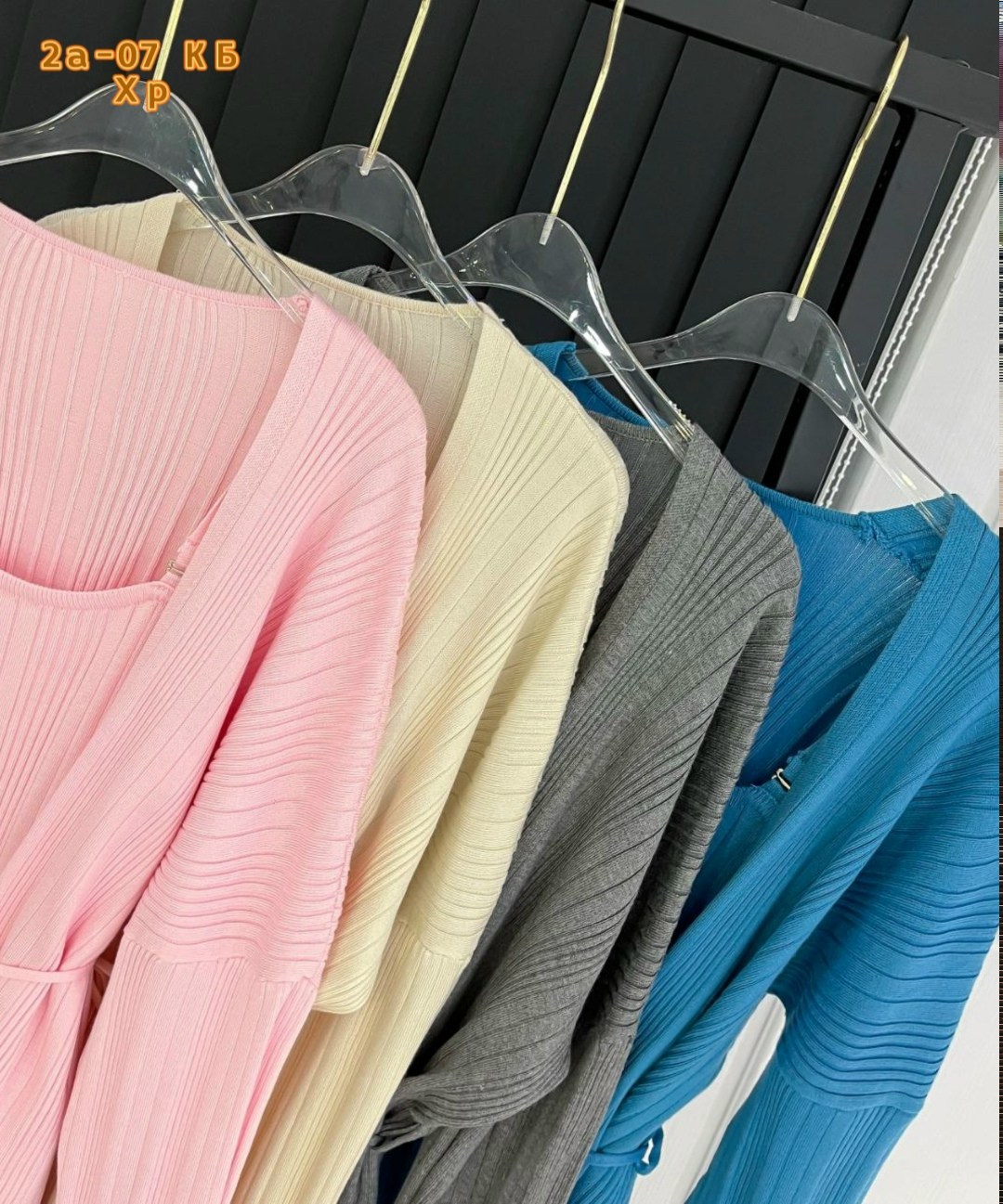 трикотажное платье,стильное платье,вязаное платье,женское трикотажное платье средней длины,розовое платье