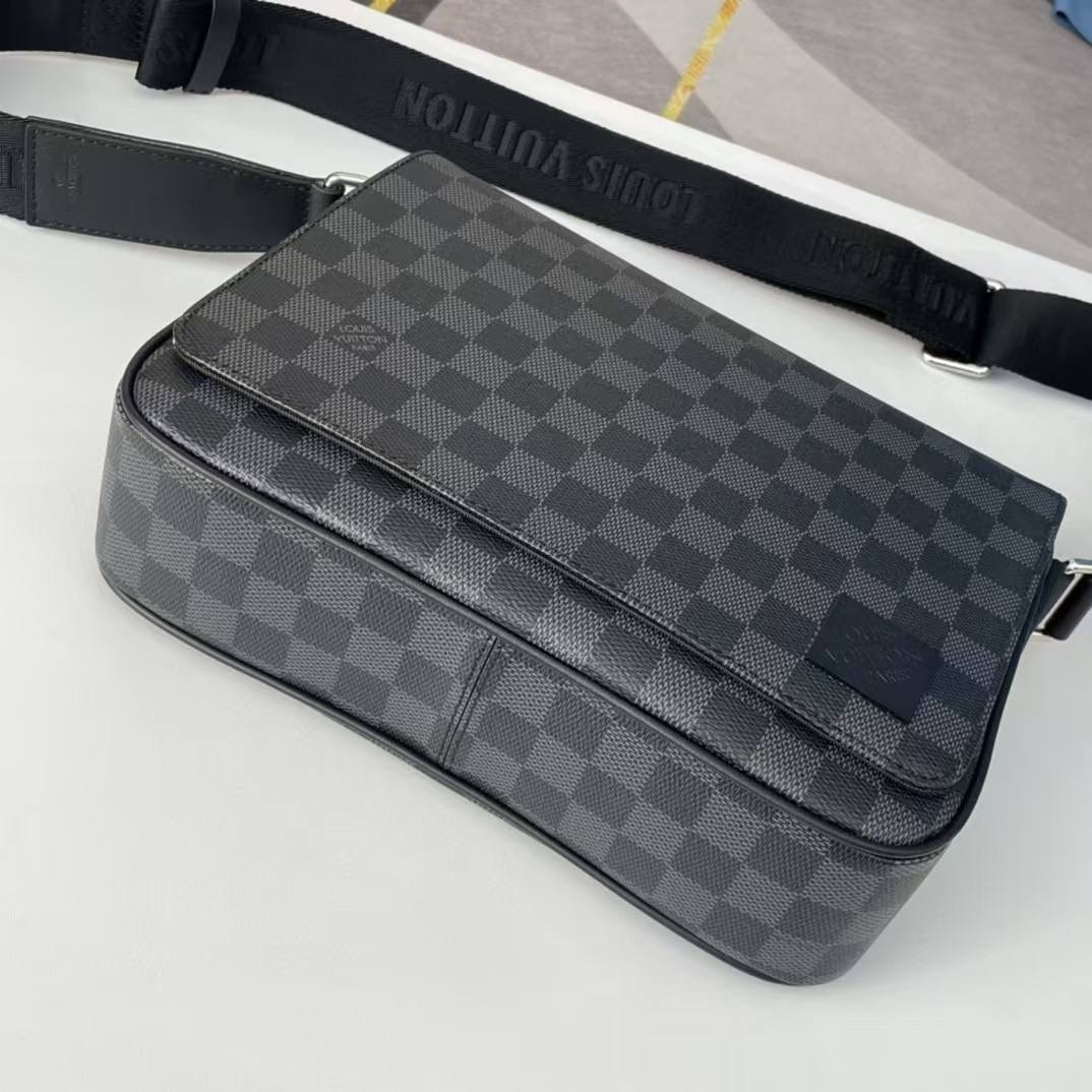мужская сумка louis vuitton,сумка мессенджер louis vuitton district pm мужская,cумка louis vuitton,сумка мужская louis vuitton district pm,сумка louis vuitton mick pm