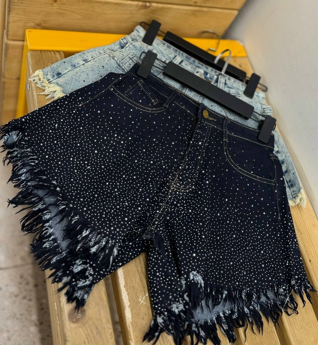 женские джинсовые шорты с высокой посадкой,джинсовые шорты со стразами,женские джинсовые шорты,шорты летние джинсовые,шорты со стразами