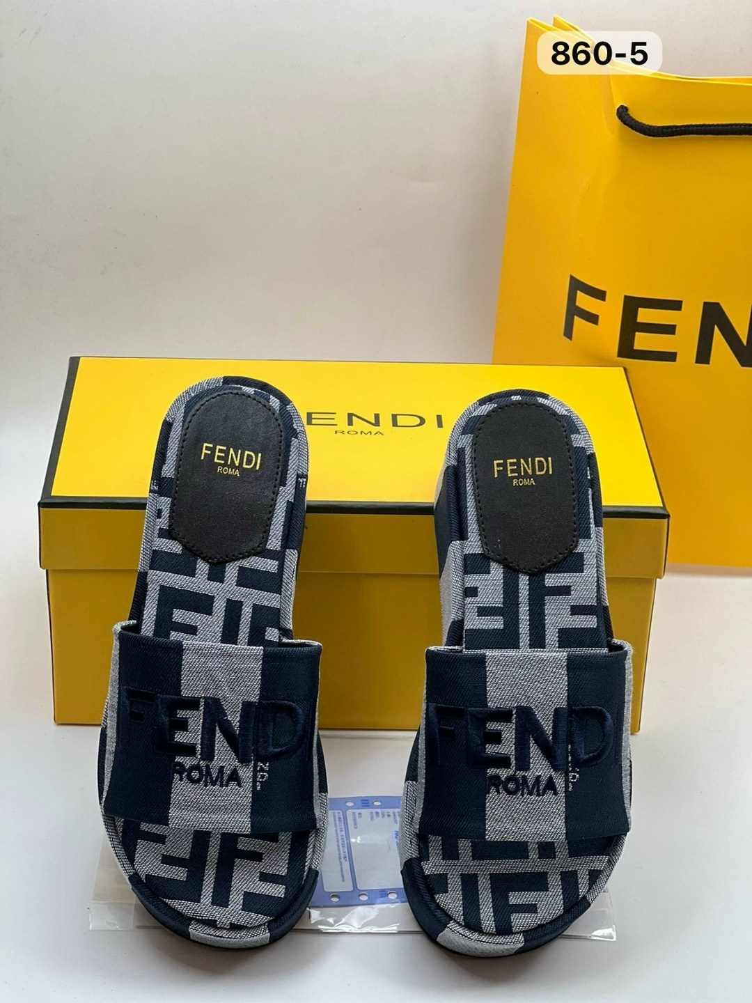шлепки фенди,шлепанцы fendi,шлепанцы женские,шлепанцы женские fendi,