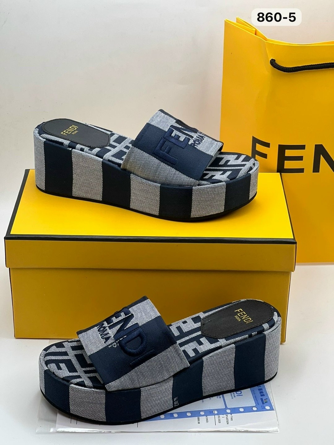 шлепки фенди,шлепанцы fendi,шлепанцы женские,шлепанцы женские fendi,