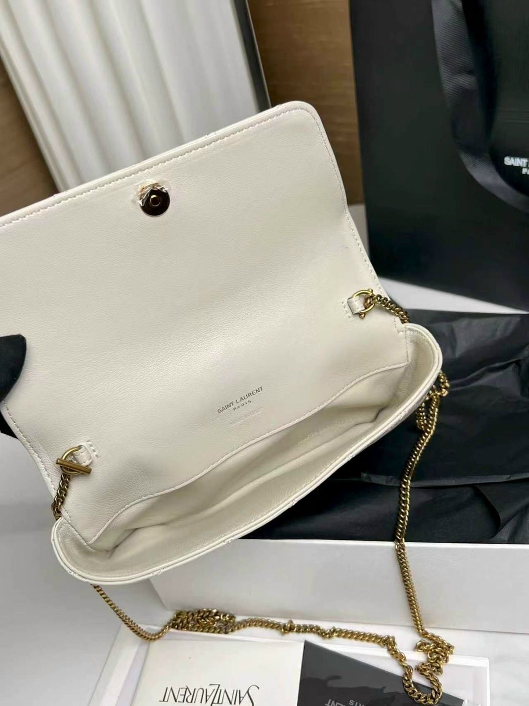 сумка с цепочкой,cумка saint laurent,yves saint laurent сумка,сумка на плечо saint laurent,клатч