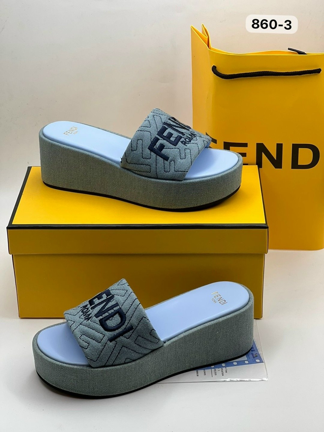 шлепки фенди,шлепки фенди женские оригинал,шлепанцы fendi,тапочки fendi,шлепанцы женские