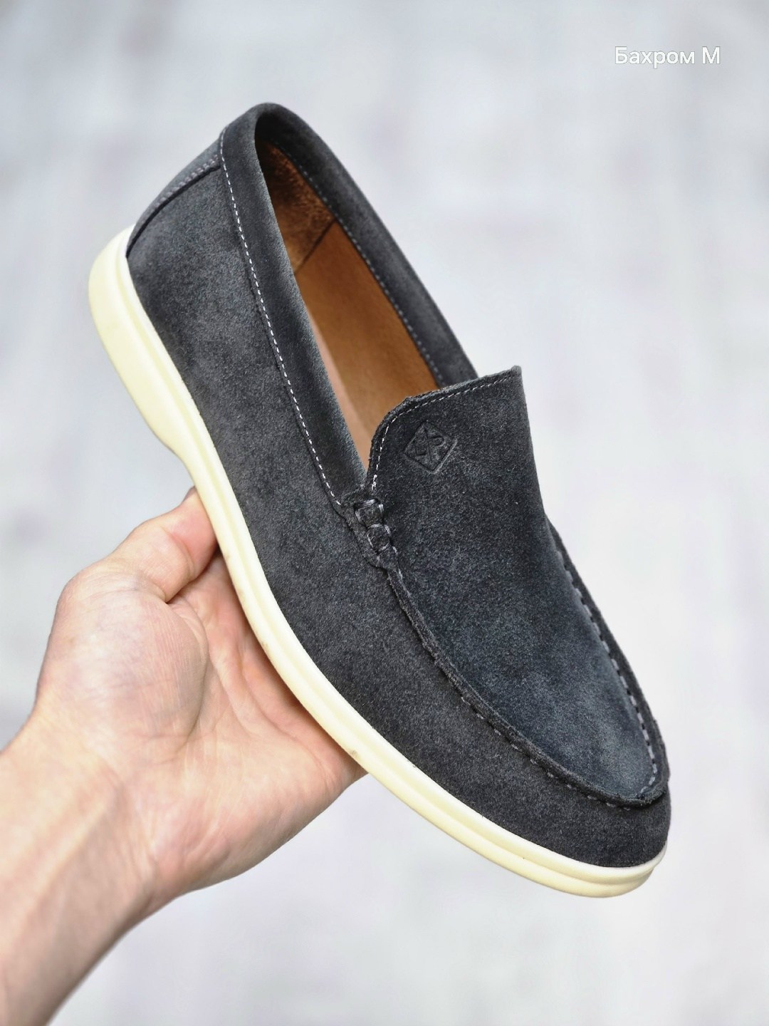 loro piana мужские лоферы,лоферы мужские замшевые,мужские лоферы из натуральной замши,лоферы мужские замшевые с белой подошвой,лоферы мужские замшевые коричневые