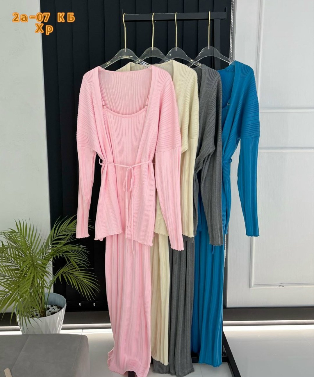 трикотажное платье,стильное платье,вязаное платье,женское трикотажное платье средней длины,розовое платье