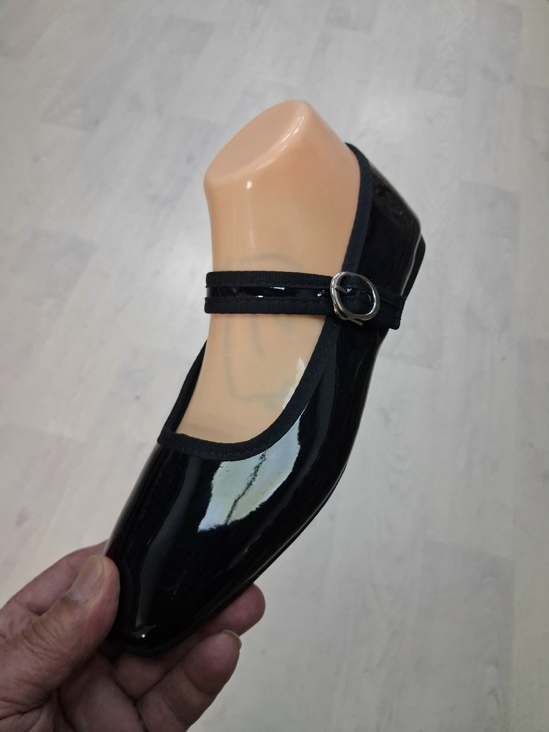 ,лакированные балетки,женская ,балетки женские,балетки с ремешками