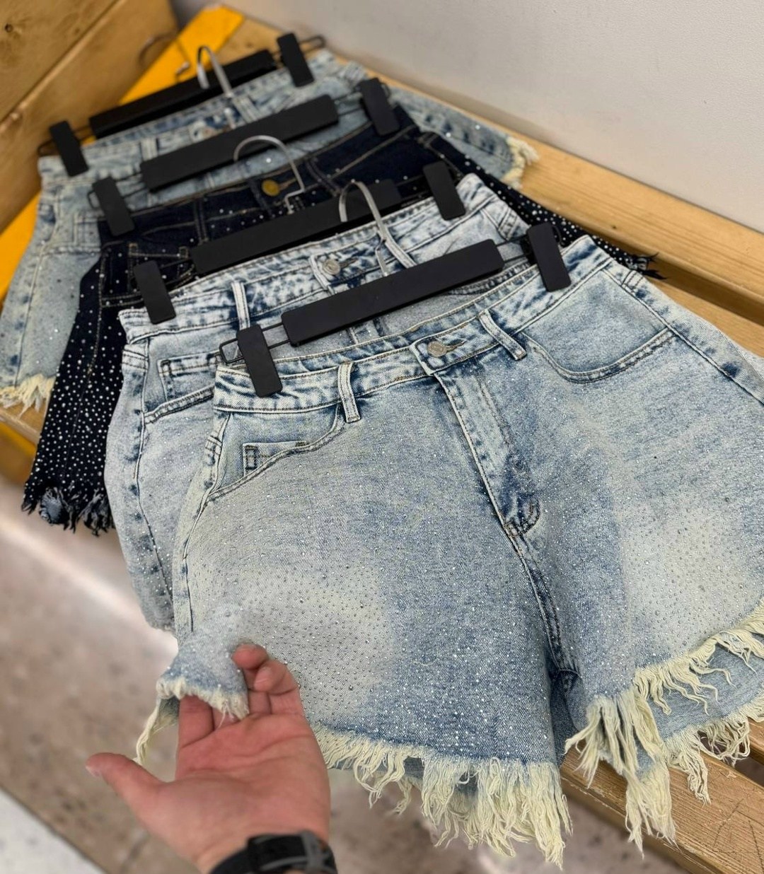 женские джинсовые шорты с высокой посадкой,джинсовые шорты со стразами,женские джинсовые шорты,шорты летние джинсовые,шорты со стразами