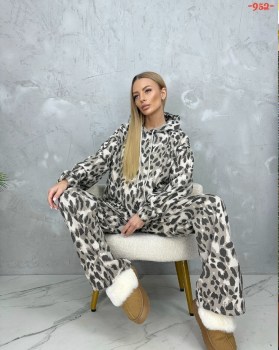 Костюм