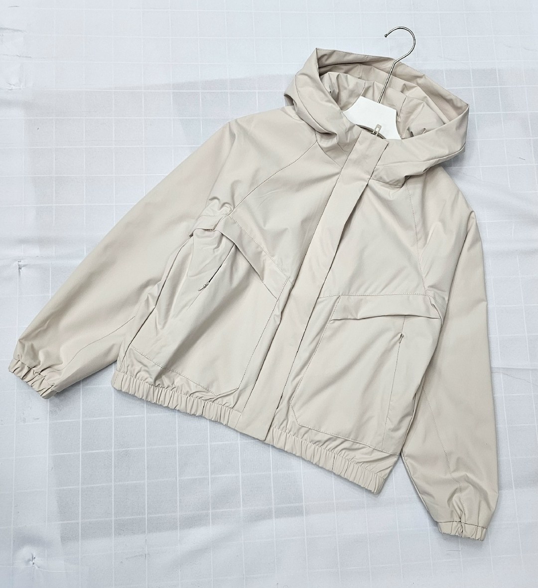 ветровка,куртка,куртка женская,легкая куртка,куртка женская бежевая