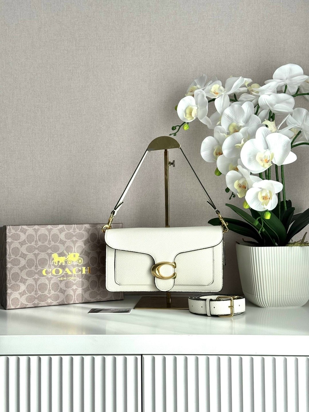 женская сумка coach,сумка coach,сумка через плечо coach цвет белый,сумка реплика coach,сумка через плечо coach