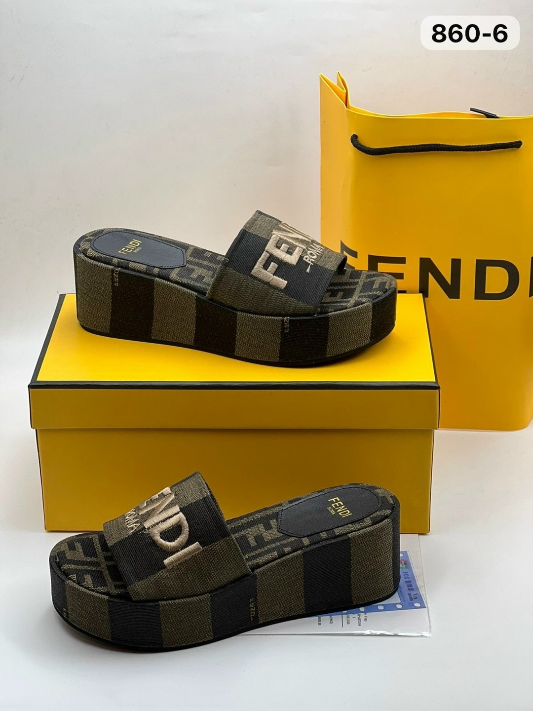 шлепки фенди,шлепки фенди женские оригинал,шлепанцы fendi,тапочки fendi,шлепанцы женские