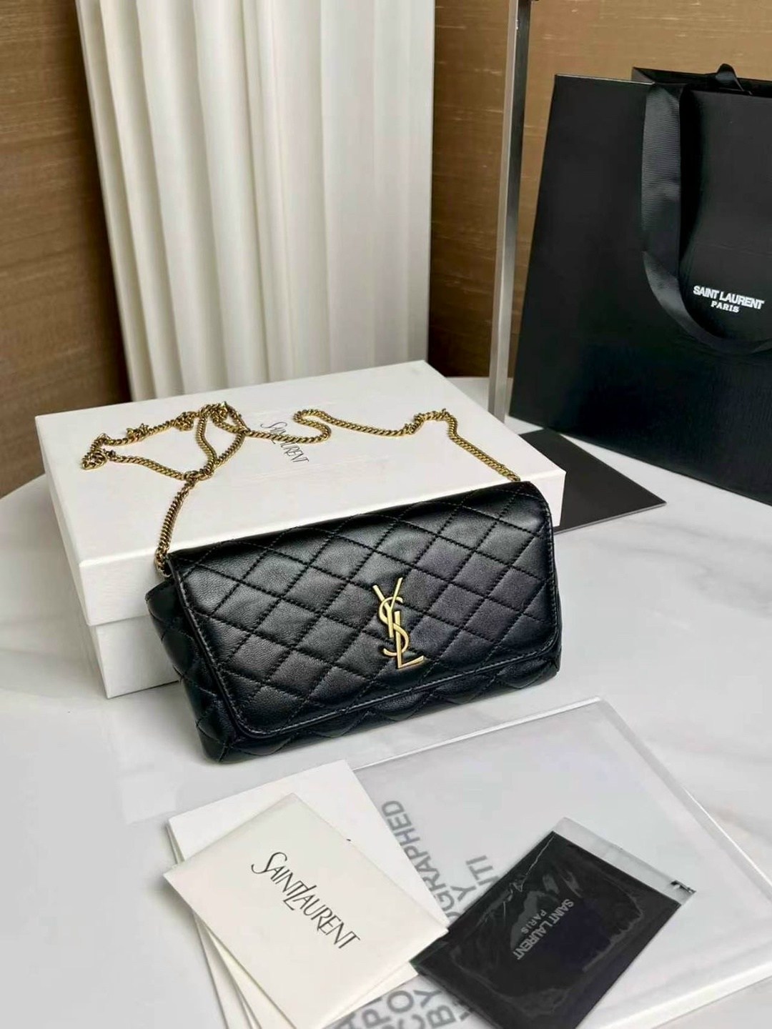 сумка с цепочкой,cумка saint laurent,yves saint laurent сумка,сумка на плечо saint laurent,клатч