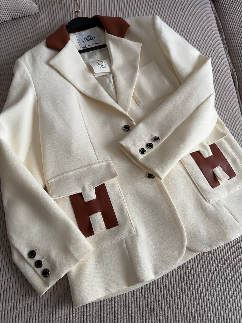 брючный костюм,брючный костюм женский,классический брючный костюм,бежевый брючный костюм,костюм женский брючный классический