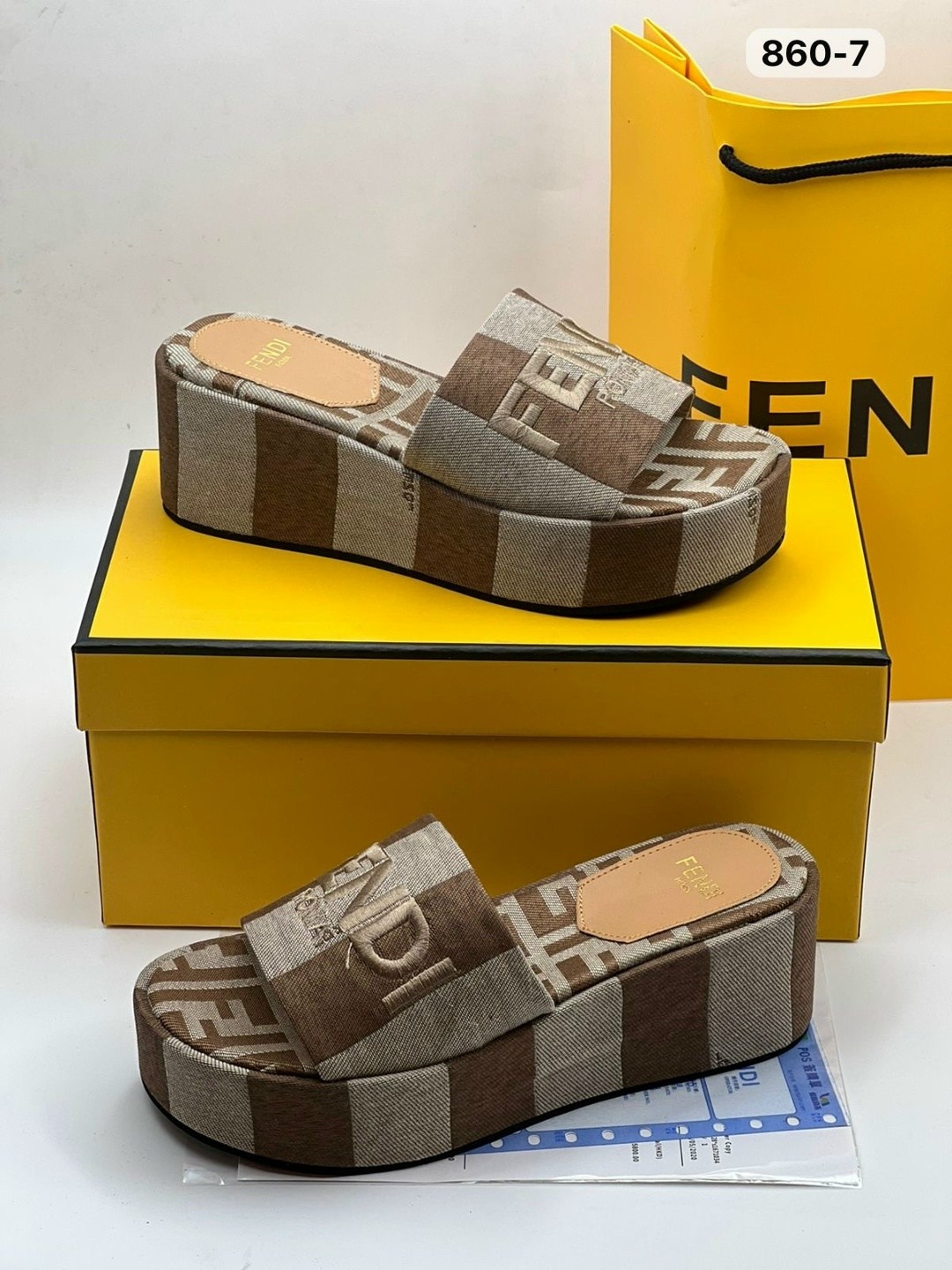 шлепки фенди,шлепанцы fendi,шлепанцы женские,шлепанцы женские fendi,