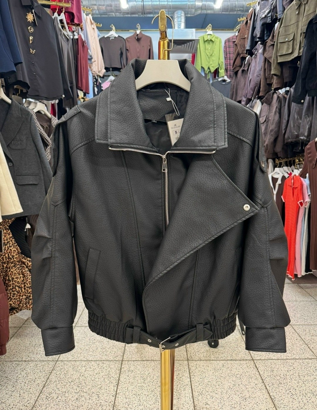 кожанка косуха женская оверсайз,кожаная куртка косуха женская,куртка косуха кожаная,куртка женская косуха,косуха женская куртка кожаная оверсайз