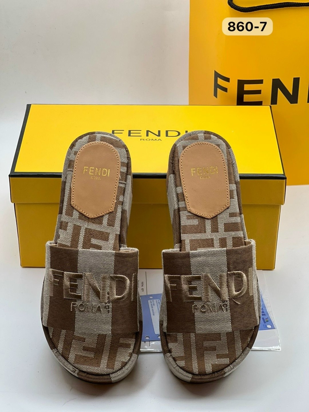 шлепки фенди,шлепанцы fendi,шлепанцы женские,шлепанцы женские fendi,