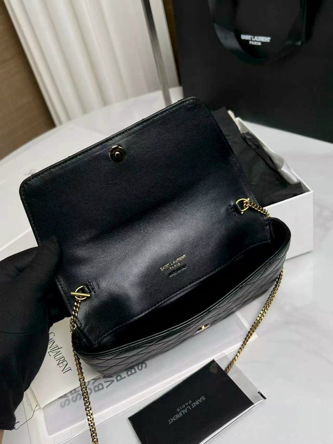 сумка с цепочкой,cумка saint laurent,yves saint laurent сумка,сумка на плечо saint laurent,клатч