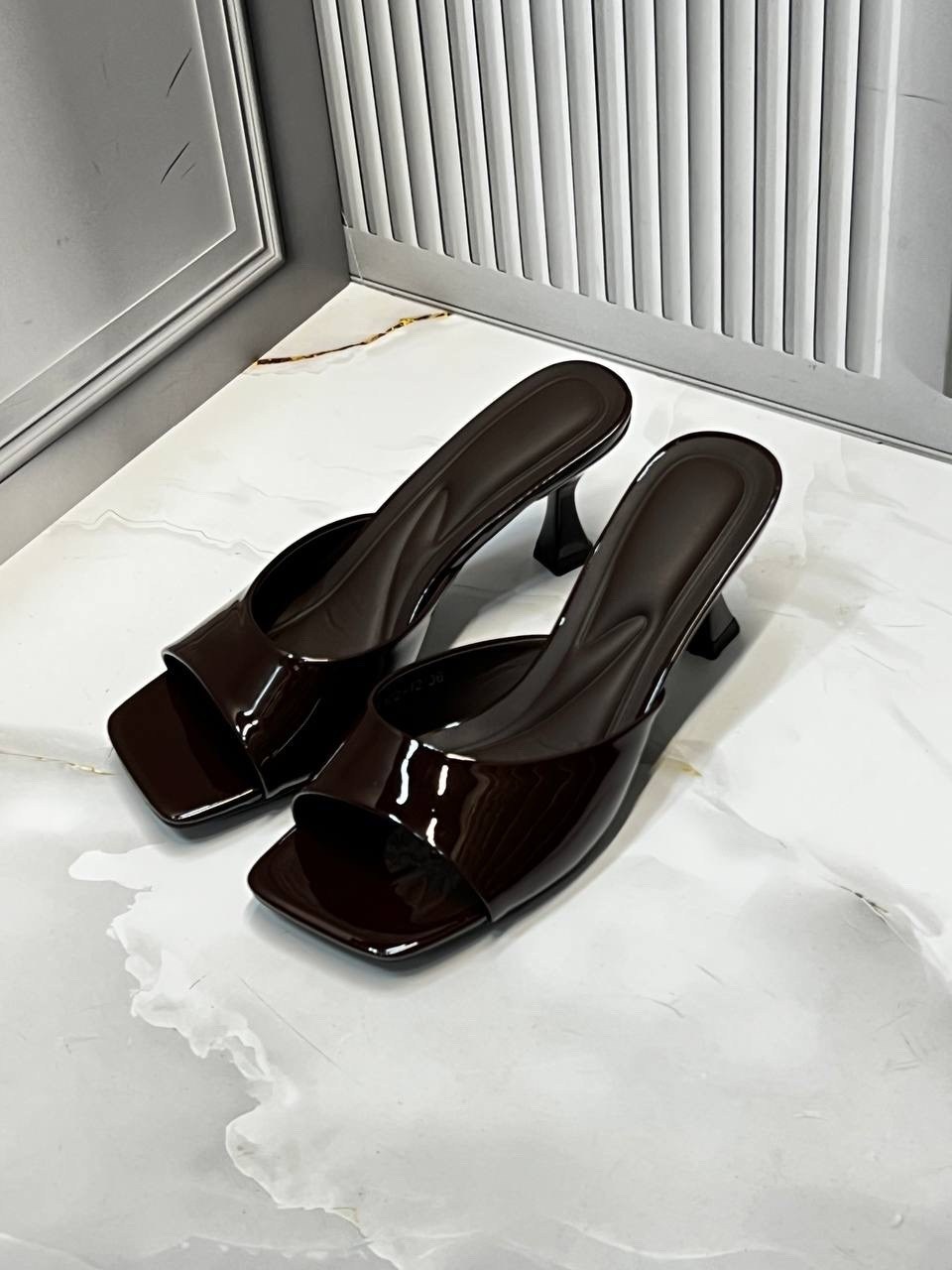 мюли на каблуке,женские босоножки на высоком каблуке,каблуки босоножки,шлепанцы женские,туфли с каблуками разного цвета