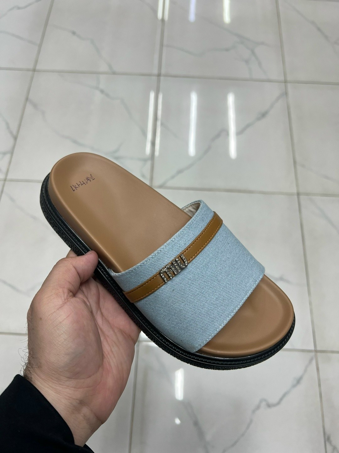 ,женские шлепанцы,шлепки женские,модные шлепанцы,шлепки мужские