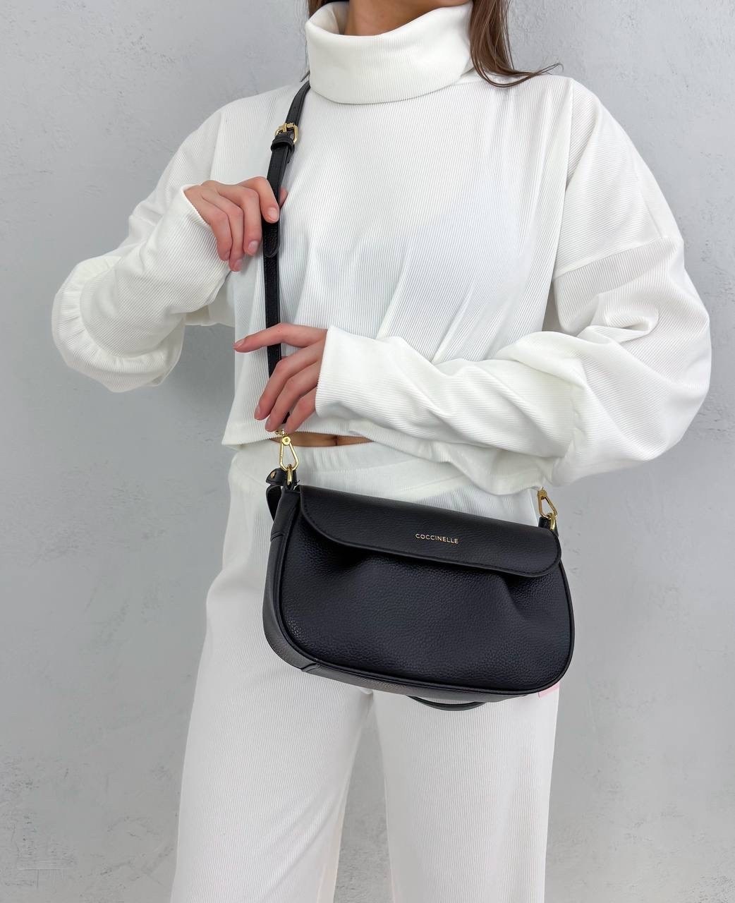 сумка coccinelle,сумка женская coccinelle,coccinelle сумка-тоут merveille черный,coccinelle маленькая сумка через плечо gleen черный,сумка coccinelle на плечо