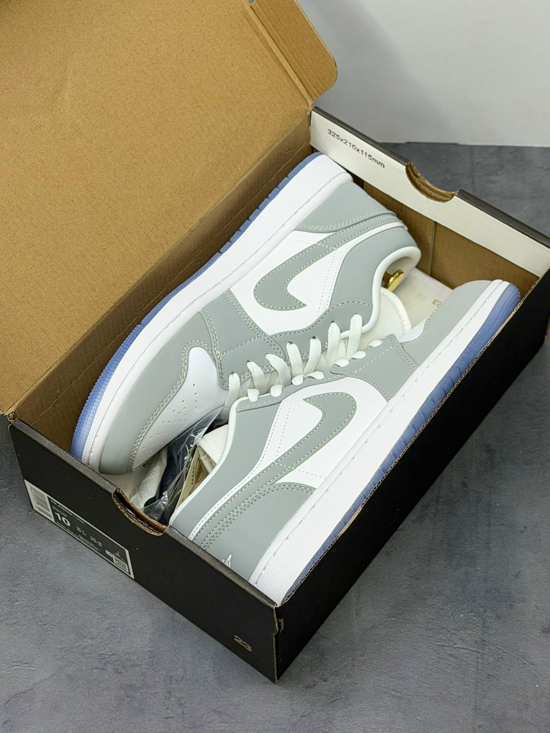 air jordan 1 low wolf grey dc0774-105,nike air jordan 1 low wolf grey,nike air jordan 1 low,кроссовки nike air jordan 1 low wolf grey,кроссовки nike air jordan 1 low