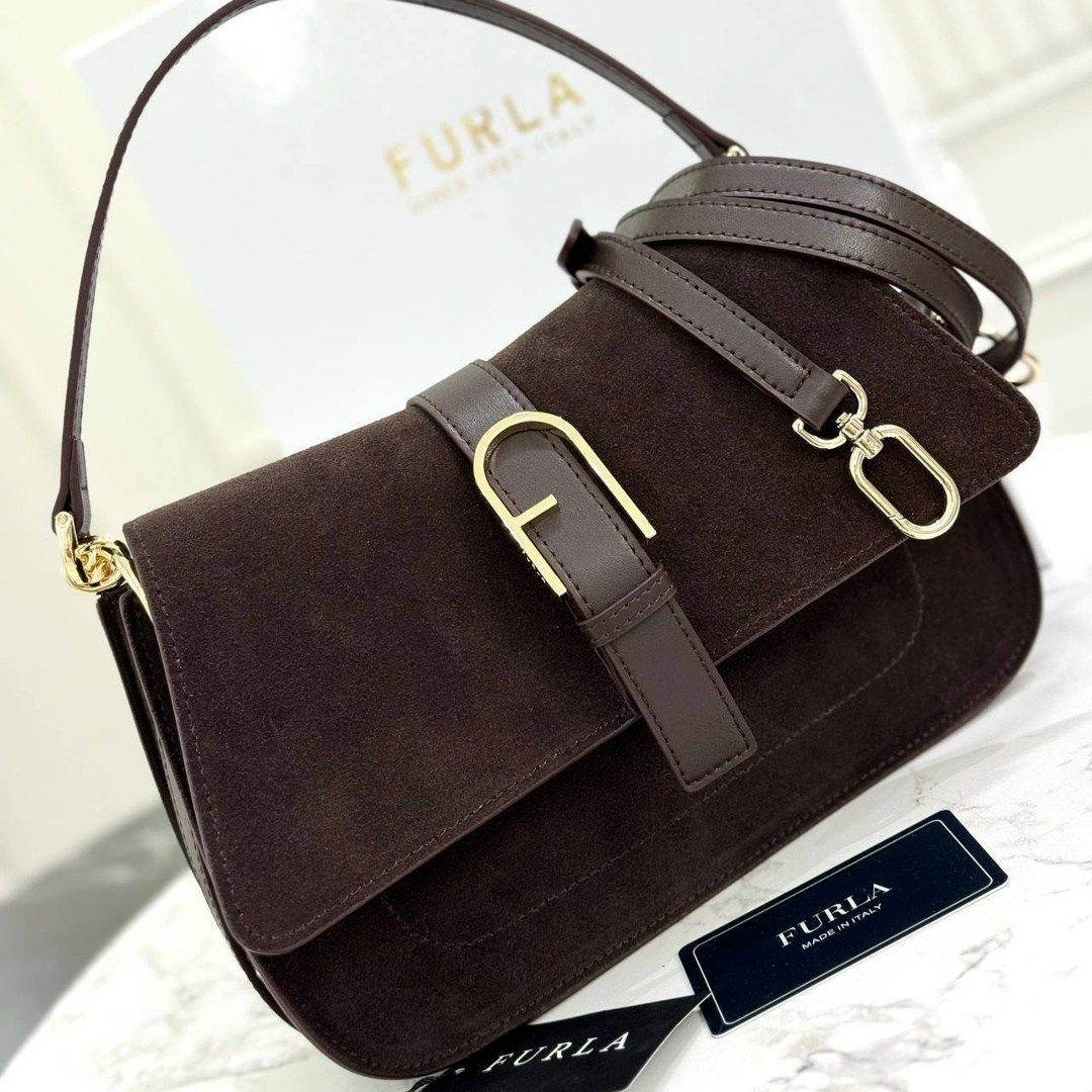 замшевая сумка,женская замшевая сумка,женская сумка через плечо furla коричневая,сумка из натуральной замши,сумка coccinelle spring summer 23 magie suede medium темно-коричневая