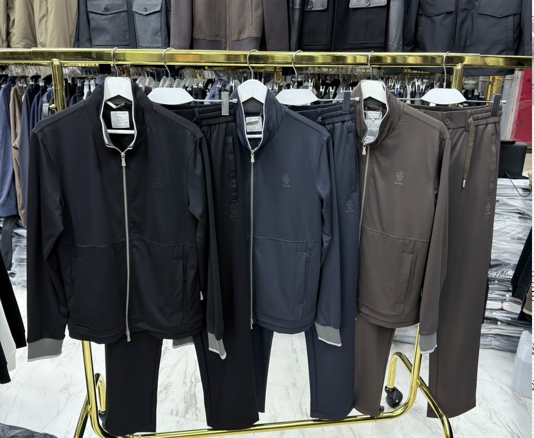 спортивный костюм brunello cucinelli,мужские спортивные костюмы,спортивный костюм hugo boss,костюм спортивный prada,спортивный костюм дольче габбана мужской