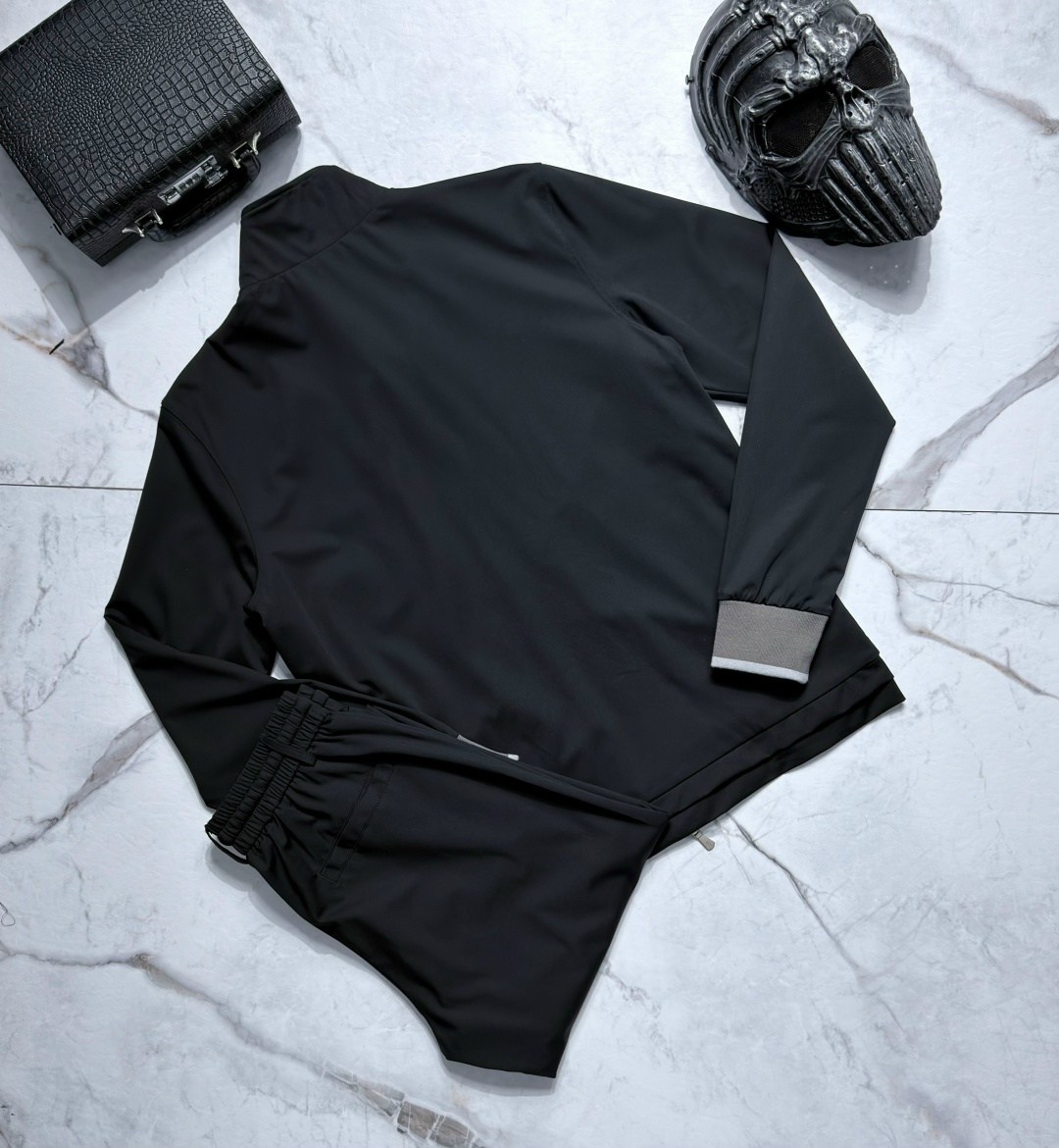 спортивный костюм brunello cucinelli,мужские спортивные костюмы,спортивный костюм hugo boss,костюм спортивный prada,спортивный костюм дольче габбана мужской