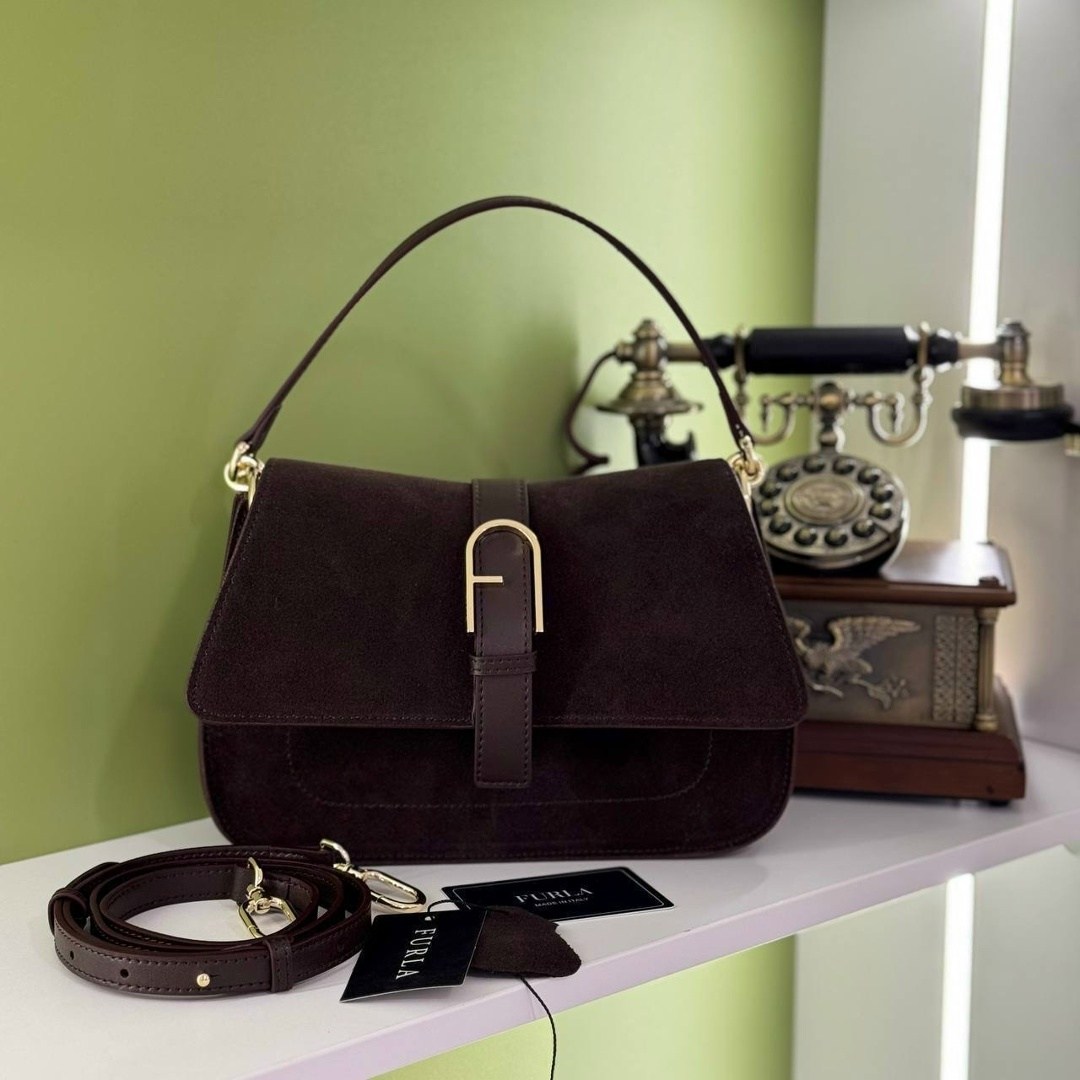замшевая сумка,женская замшевая сумка,женская сумка через плечо furla коричневая,сумка из натуральной замши,сумка coccinelle spring summer 23 magie suede medium темно-коричневая