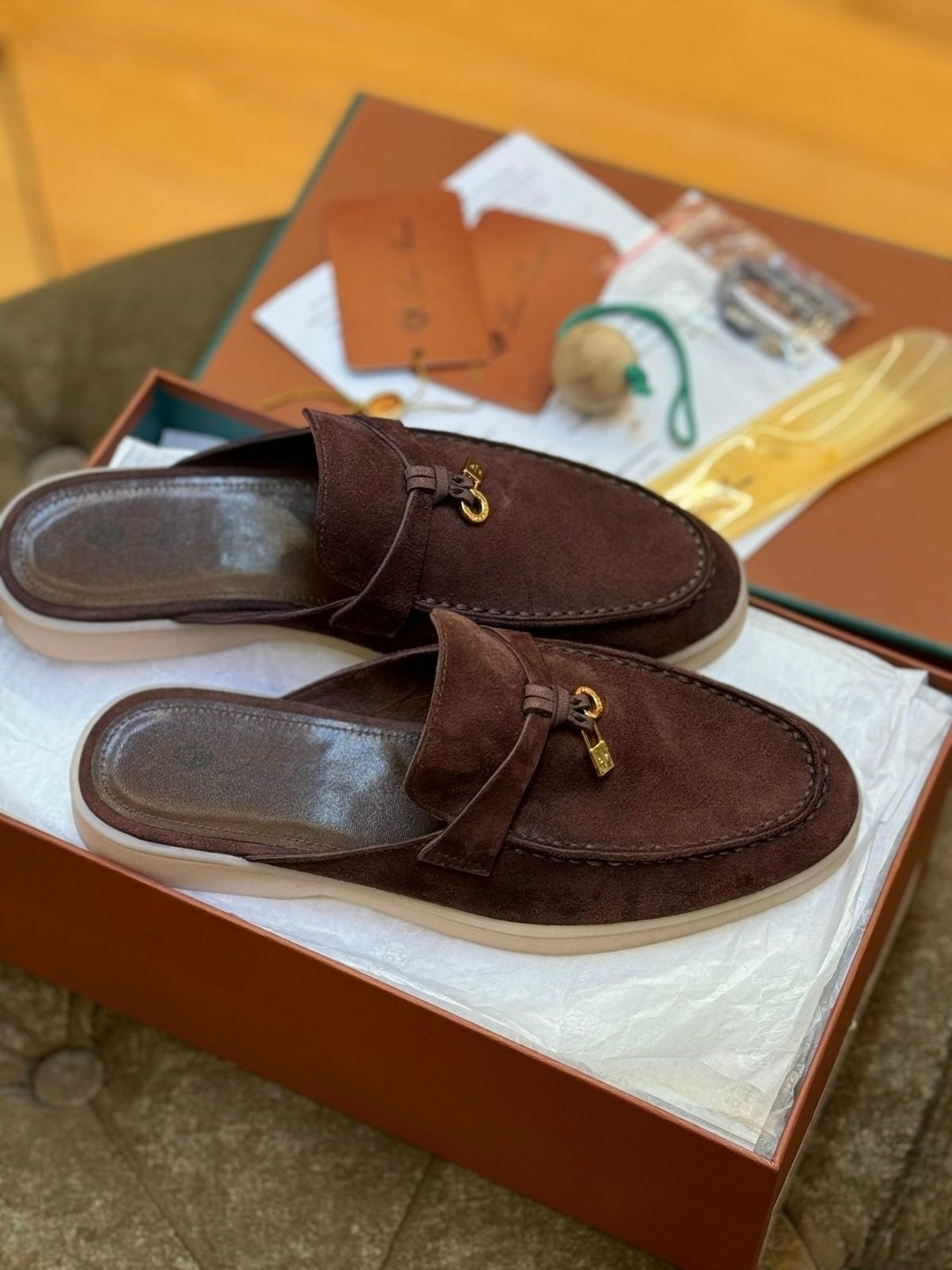 ,мюли loro piana,женские замшевые мюли loro piana бежевые,сабо loro piana,лоферы loro piana женские