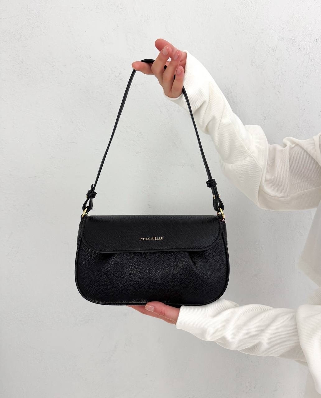 сумка coccinelle,сумка женская coccinelle,coccinelle сумка-тоут merveille черный,coccinelle маленькая сумка через плечо gleen черный,сумка coccinelle на плечо