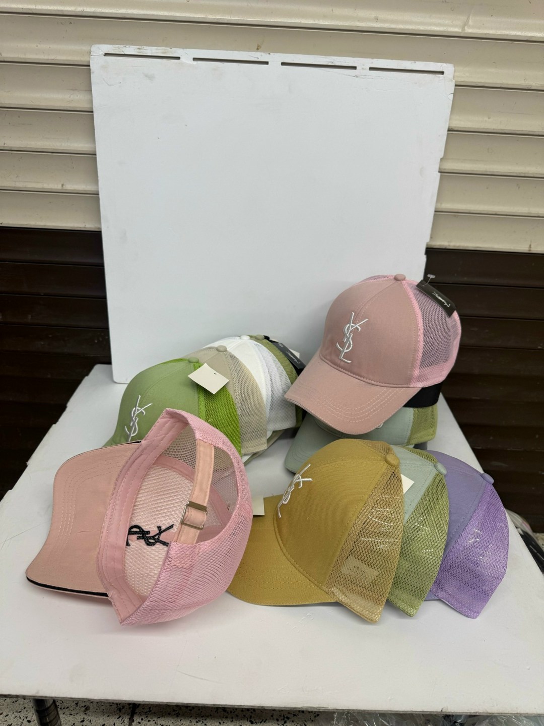 бейсболка yves saint laurent,кепка ив сен лоран,кепка yves saint laurent,бейсболка ysl yves saint laurent белый,стильная бейсболка