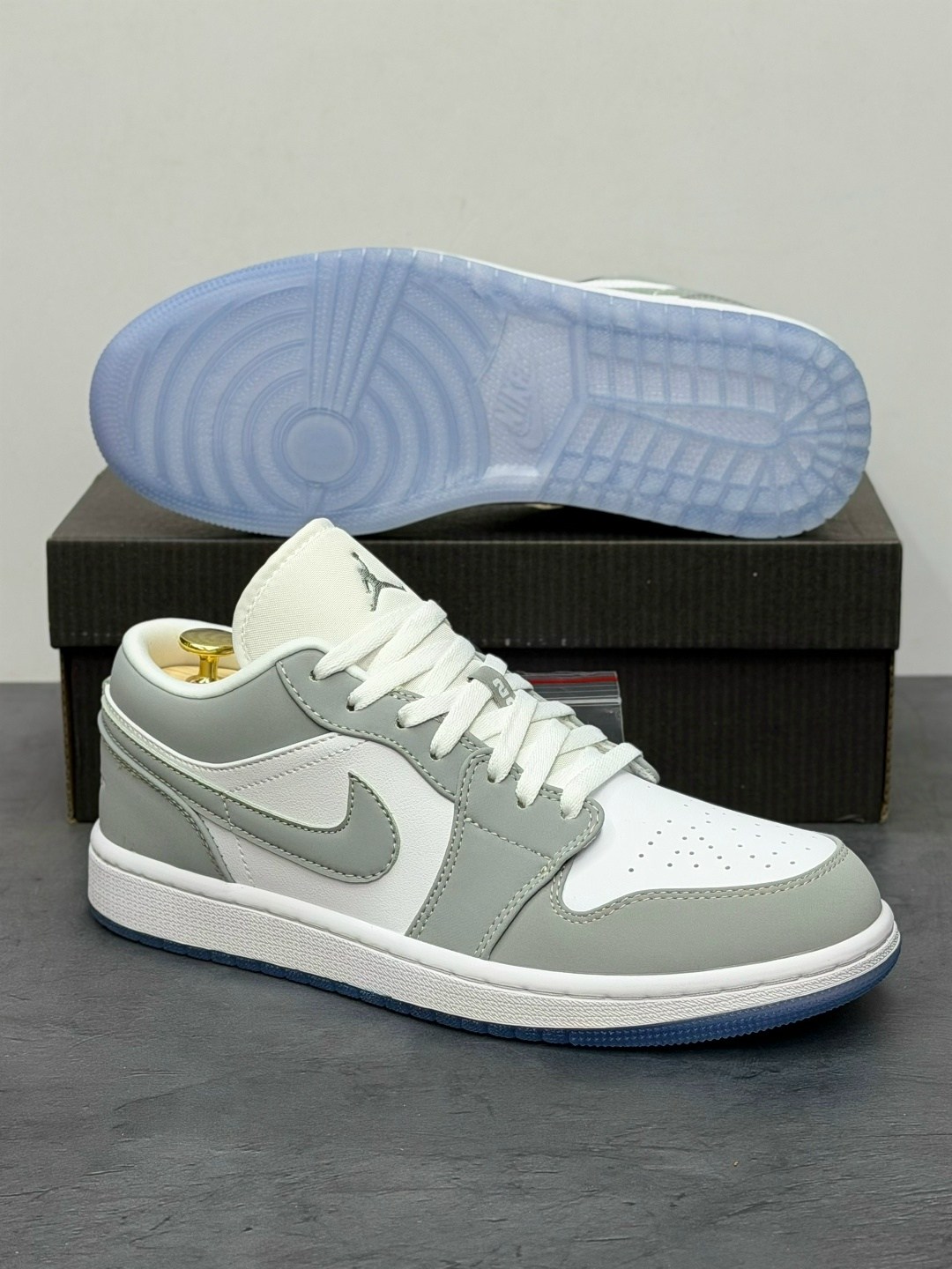 air jordan 1 low wolf grey dc0774-105,nike air jordan 1 low wolf grey,nike air jordan 1 low,кроссовки nike air jordan 1 low wolf grey,кроссовки nike air jordan 1 low