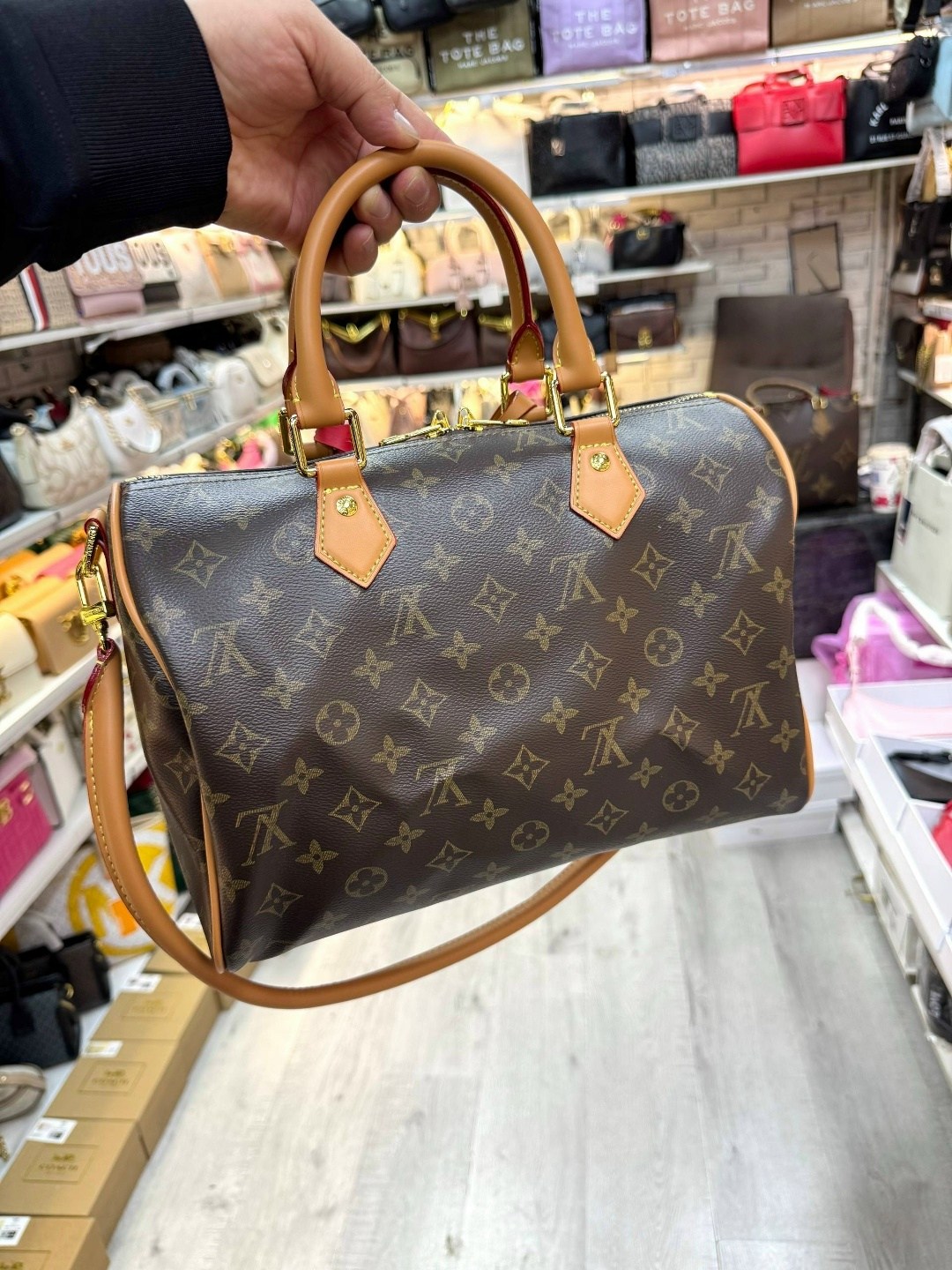 louis vuitton женская сумка,сумка луи виттон,сумка-подушка lv speedy 30 см,cумка louis vuitton,louis vuitton speedy
