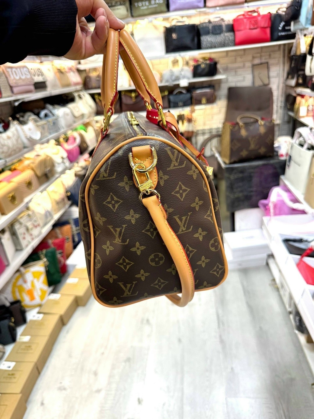louis vuitton женская сумка,сумка луи виттон,сумка-подушка lv speedy 30 см,cумка louis vuitton,louis vuitton speedy