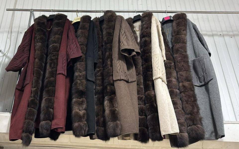 кардиган с мехом финского песца yana kraft brand,кардиган с мехом песца,кардиган с мехом финского песца,кардиган длинный с отделкой натурального меха песца,кардиган с мехом