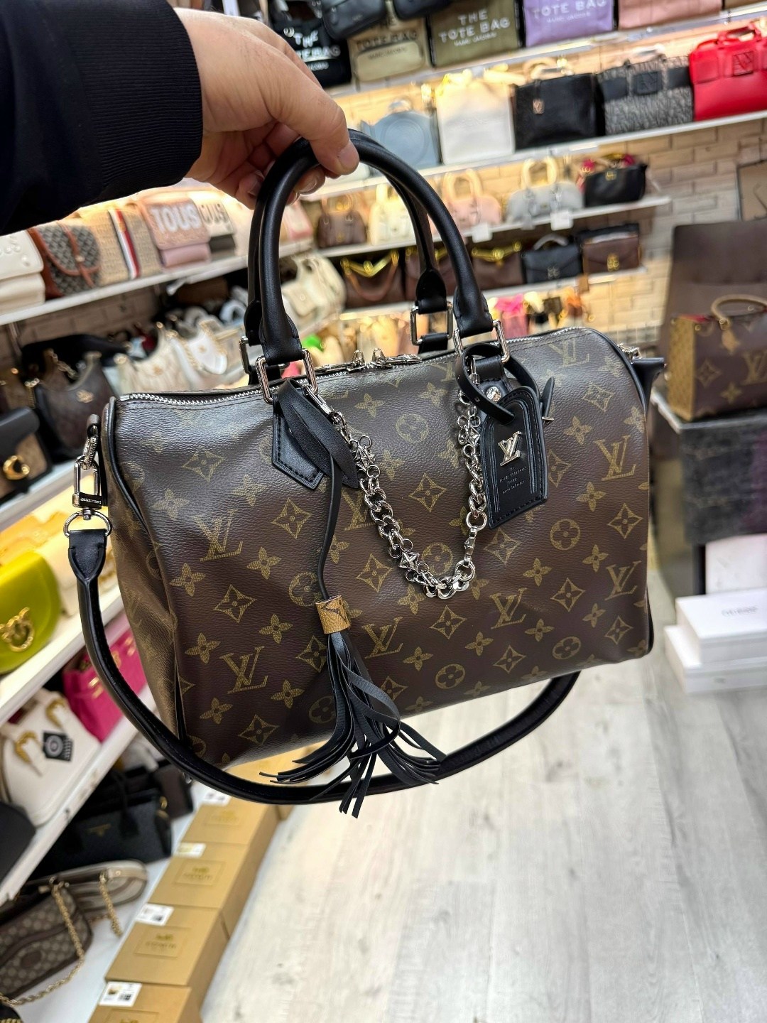 louis vuitton женская сумка,сумка луи виттон,сумка-подушка lv speedy 30 см,cумка louis vuitton,louis vuitton speedy