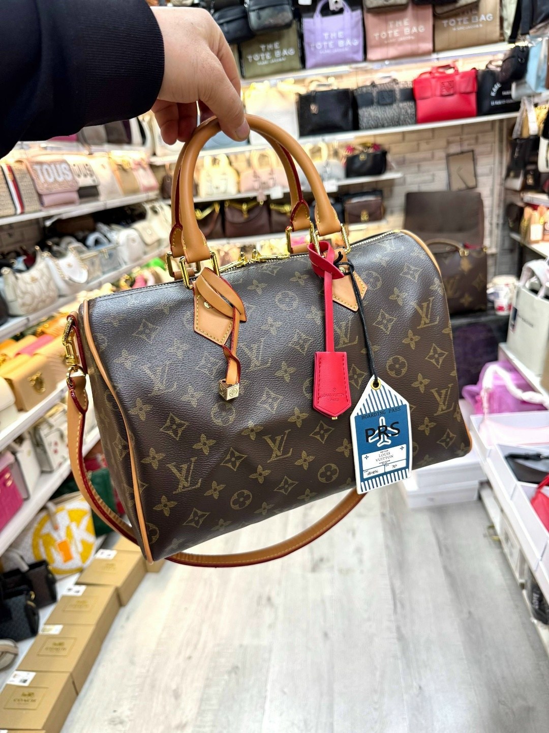 louis vuitton женская сумка,сумка луи виттон,сумка-подушка lv speedy 30 см,cумка louis vuitton,louis vuitton speedy