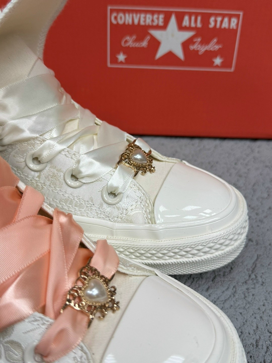,кроссовки модные,свадебные кеды,кеды converse,женские высокие кеды бежевого цвета converse