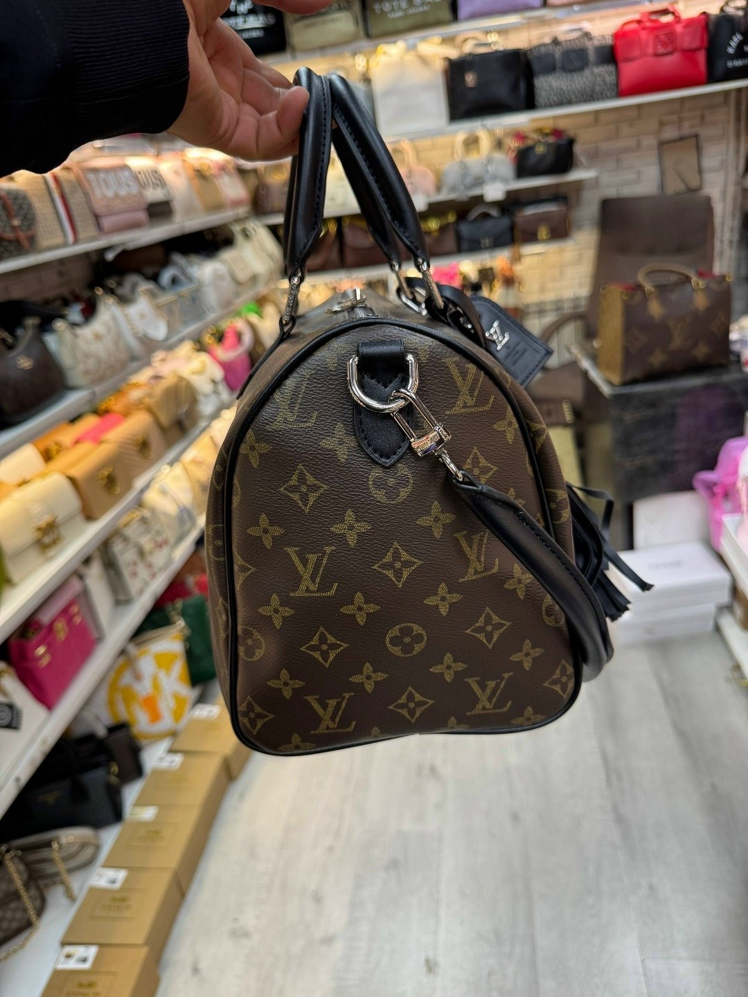 louis vuitton женская сумка,сумка луи виттон,сумка-подушка lv speedy 30 см,cумка louis vuitton,louis vuitton speedy
