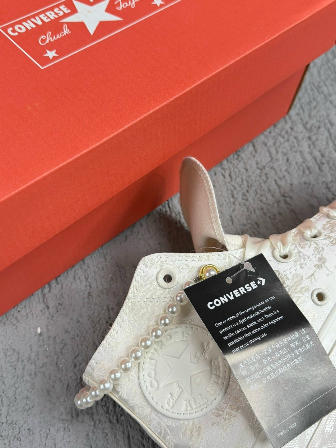 ,кроссовки модные,свадебные кеды,кеды converse,женские высокие кеды бежевого цвета converse