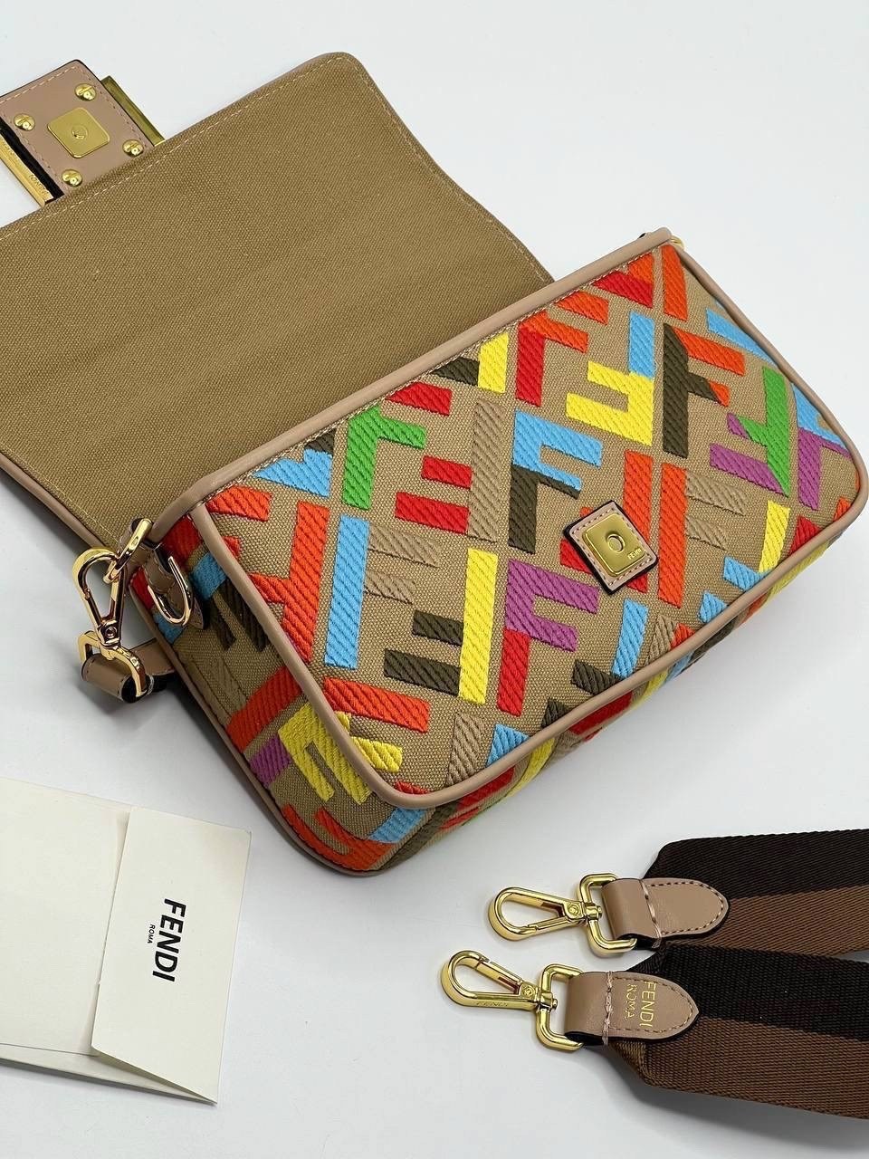 сумка fendi,fendi сумка кросс-боди,сумка фенди разноцветная,fendi сумка на плечо кросс-боди,сумка женская fendi